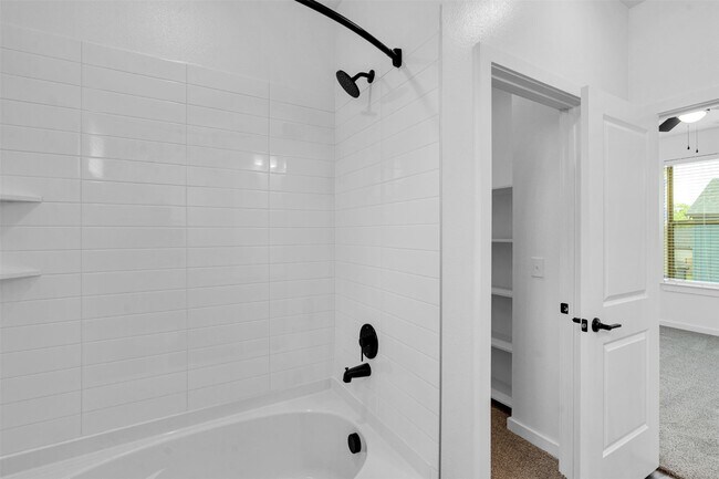 Building Photo - 1411B Provident Dr