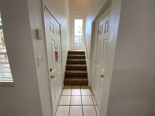 Foto del edificio - 3 Bedroom Townhome Available Near Albuquer...