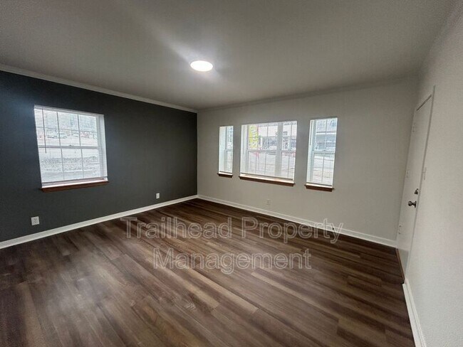 Foto del edificio - 320 E Gregory Blvd