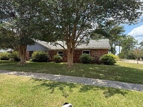 Building Photo - 200 Tallwood Dr