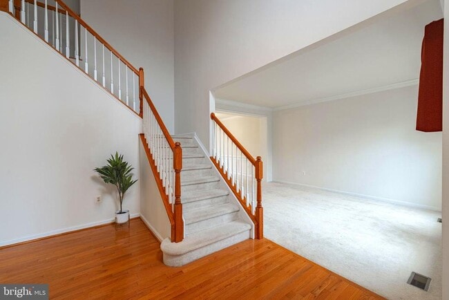 Building Photo - 13655 America Dr