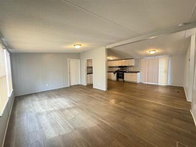 Foto del edificio - 152 W Lakeview Dr