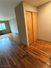 Building Photo - 1019 Maple Ave