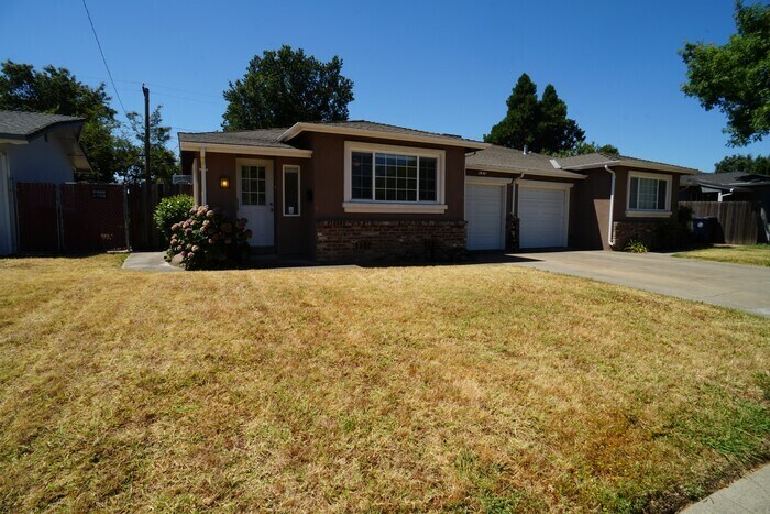 Primary Photo - Gorgeous 2 Bedroom 1 Bathroom in Sacramento!