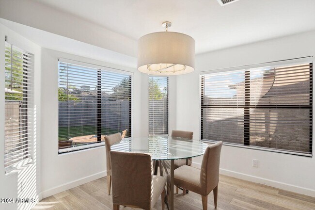 Foto del edificio - 1453 E Kent Ave