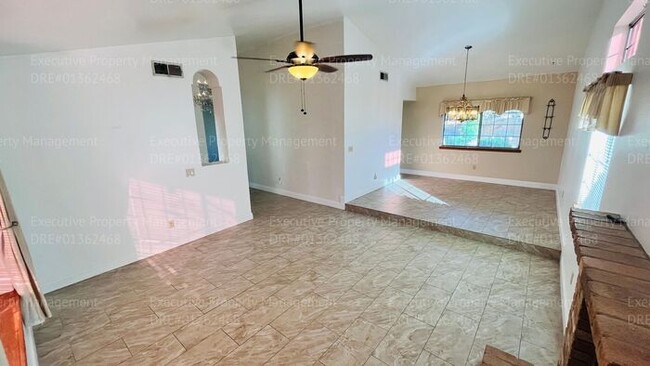 Foto del edificio - 3 bedroom/ 2 bathroom home located near Old River Rd/ White Ln