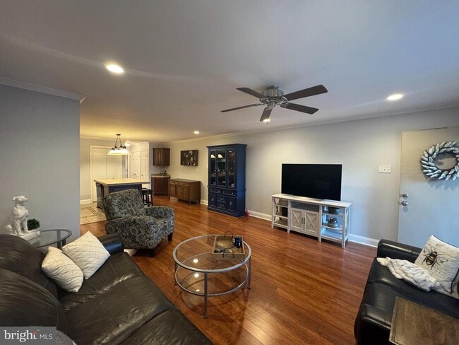 Building Photo - 34B Darien Way