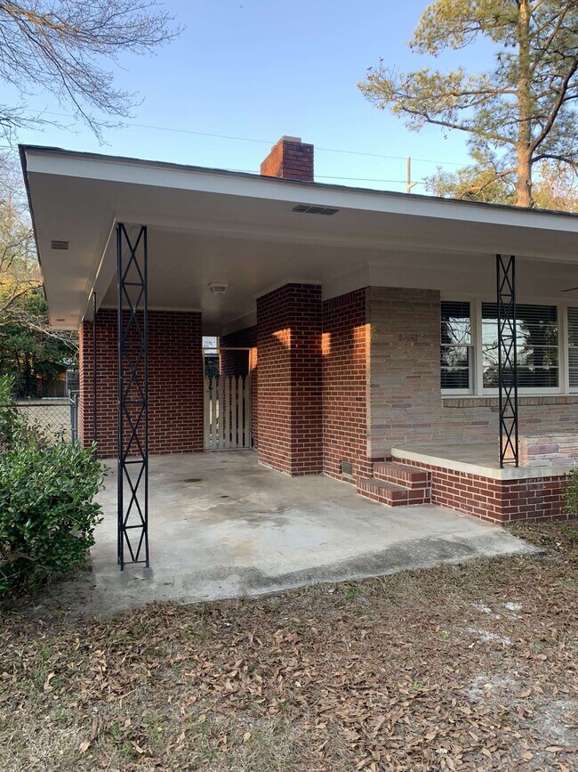 Foto del edificio - 4417 Briarfield Rd