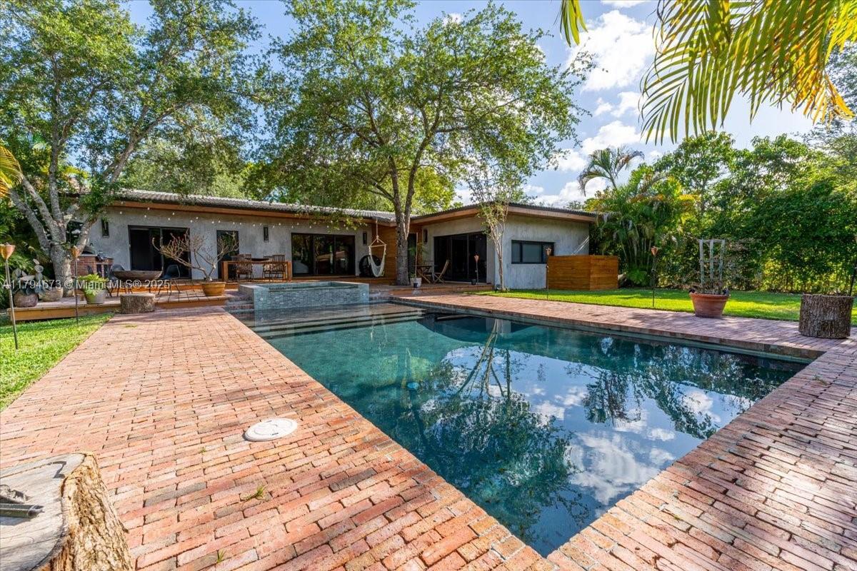 Foto principal - 105 NW 92nd St