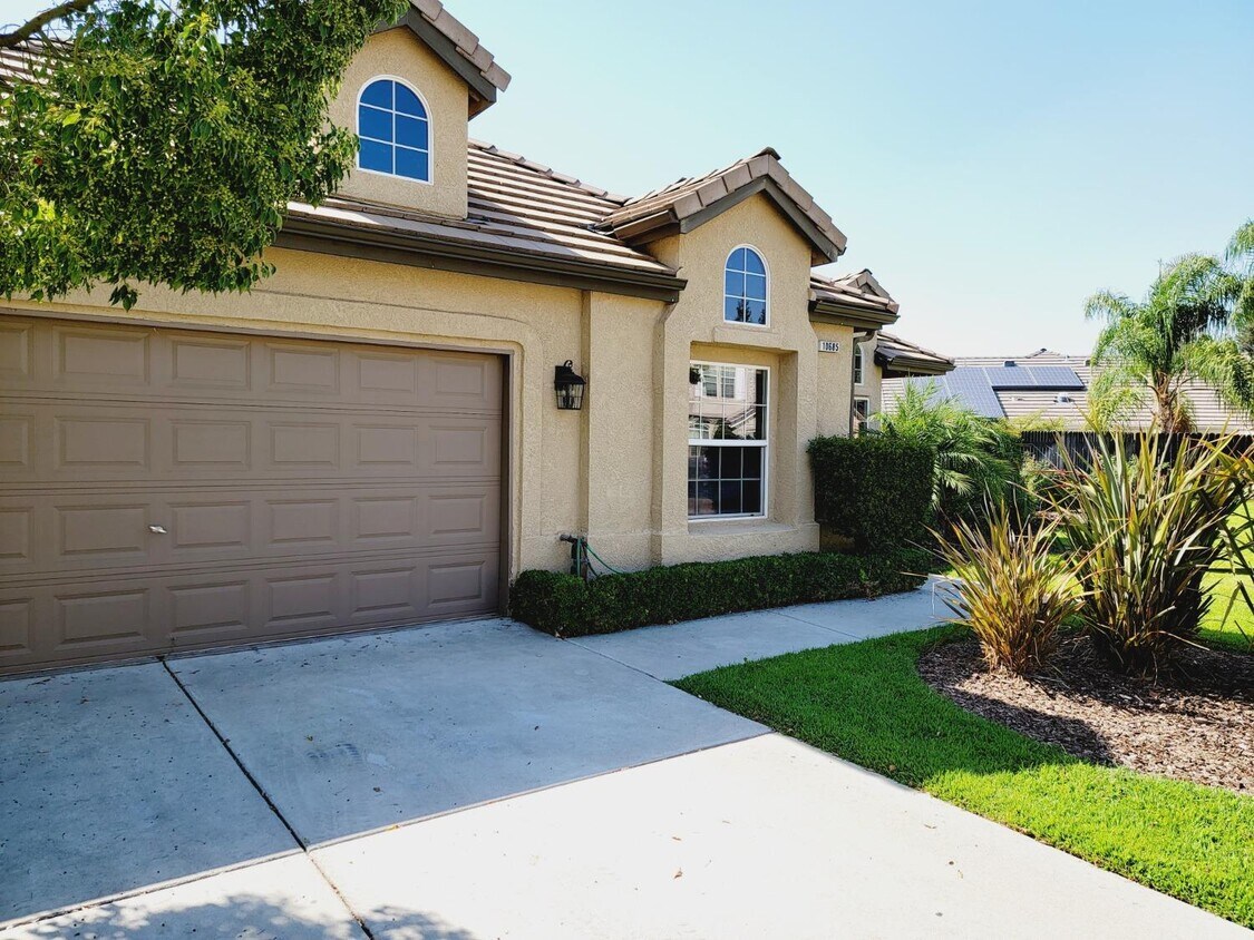 10685 N Spanish Bay Dr, Fresno, CA 93730 House Rental in Fresno, CA