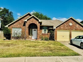 Building Photo - 8927 Diamond Lake Ln