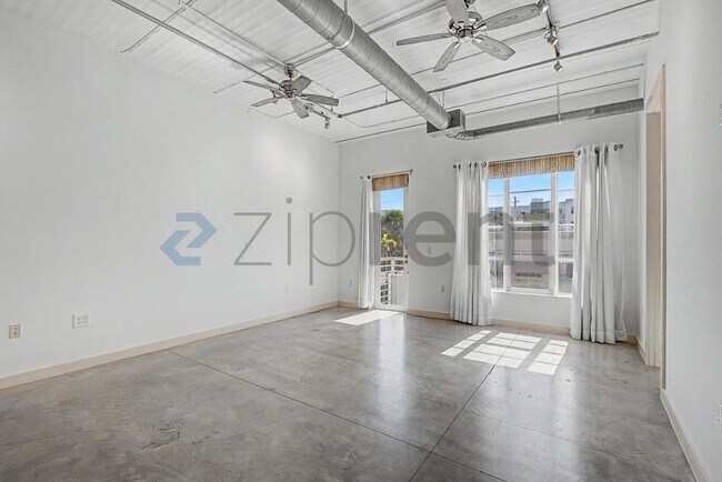 Building Photo - Unit 203