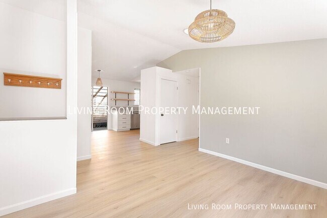 Building Photo - 3822 SE 62nd Ave