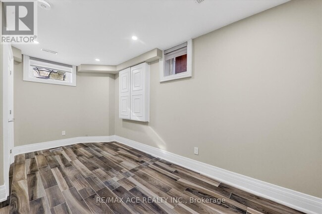 Building Photo - 90 Colonial Ave