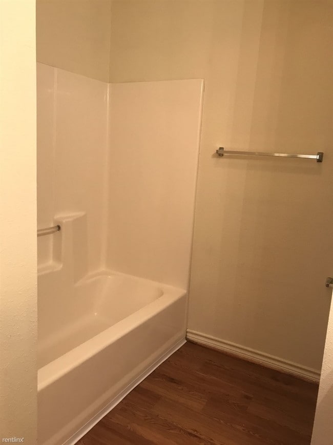 Building Photo - 3 br, 2 bath Duplex - 2316/2318 Pheasant 2318