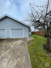 Building Photo - 474-476 Southgate Dr S