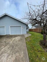 Building Photo - 474-476 Southgate Dr S