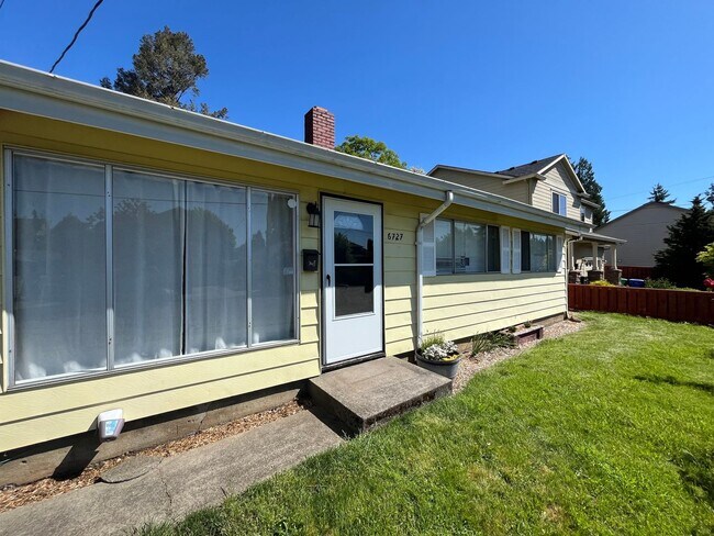 Foto del edificio - 6727 SE Reedway St