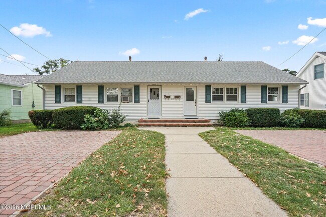 Building Photo - 1122 Pine Bluff Ave
