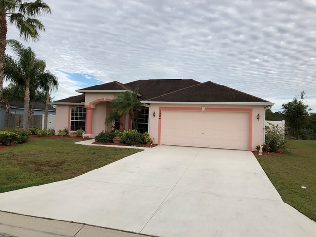 Building Photo - Affordable 3/2 with beautiful  Pond view