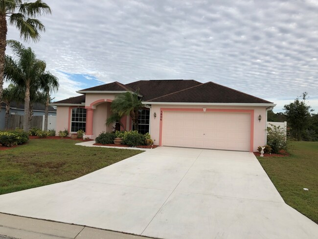 Photo - Affordable 3/2 with beautiful  Pond view House