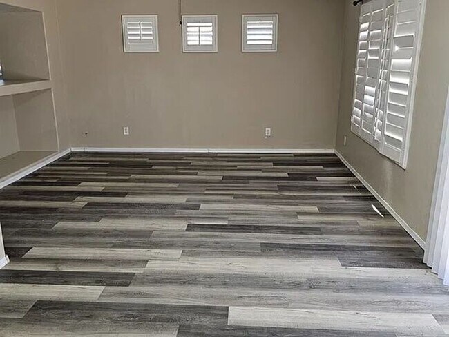 Foto del edificio - 1343 E 10th Pl