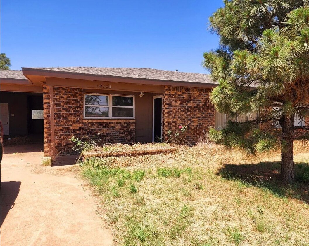 Primary Photo - A Charming 2 Bedroom, 1.5 Bath in West Lub...