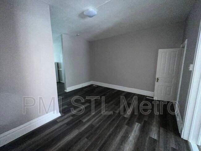 Foto del edificio - 2122 Chippewa St