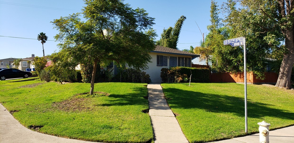 Corner Location - 8511 Wiley Post Ave