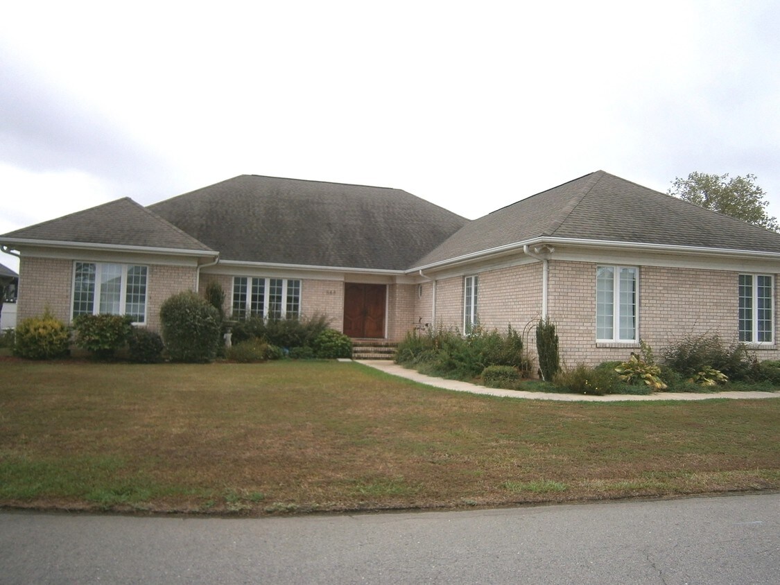 Woodlake Properties Apartments in Vass, NC