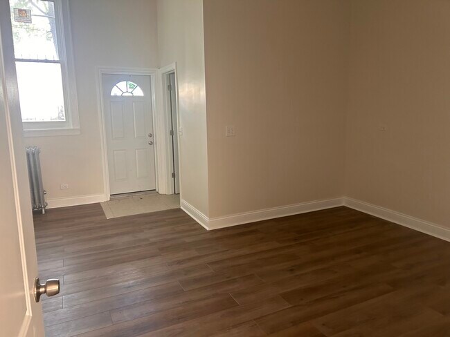 Foto del edificio - 3151 N Long Ave