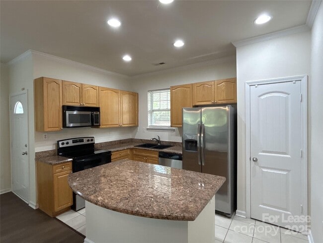 Foto del edificio - 15415 St Christopher Ct