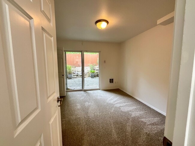 Building Photo - Updated 3-Bedroom Townhome with Private Ba...