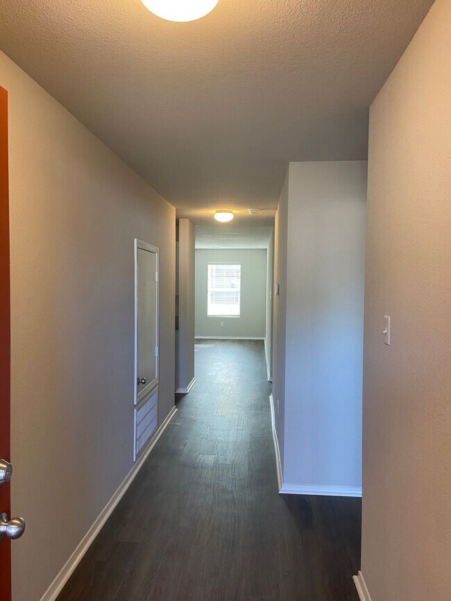 Foto del edificio - *Pre-leasing* Three Bedroom | Two Bathroom...