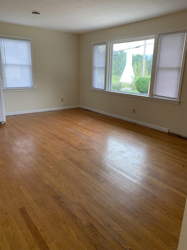 Foto del edificio - 7406 Wood Haven Rd