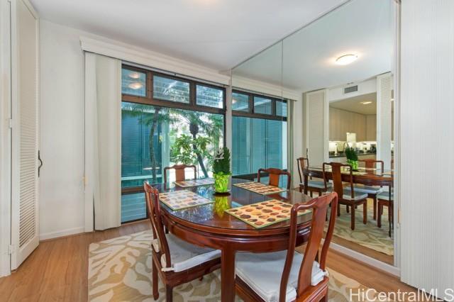 Building Photo - 4999 Kahala Ave