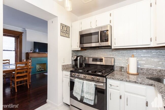 Building Photo - 2 br, 1 bath Condo - 561 W Surf 5O1 Unit 5O1
