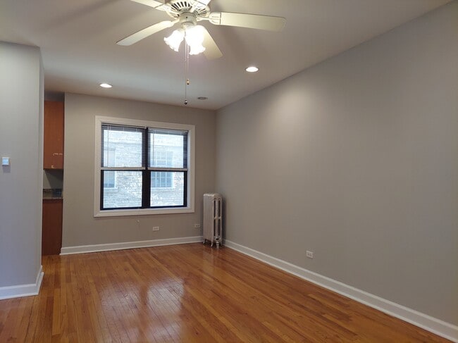 Building Photo - 4550 N Wolcott Ave