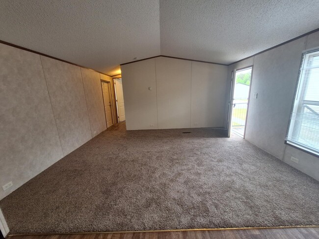 Building Photo - 1134 Kelly Dr