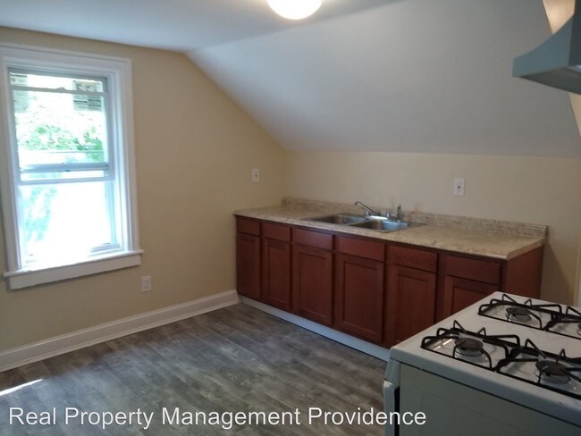 Building Photo - 2 br, 1 bath Apartment - 720 Charles St.