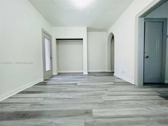 Foto del edificio - 442 SW 10th Ave