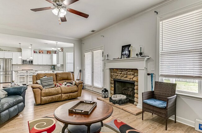 Foto del edificio - Summerton Village 2 Story Home