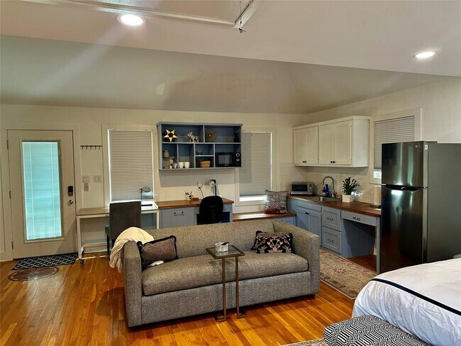 Foto del edificio - 2402 W 8th St