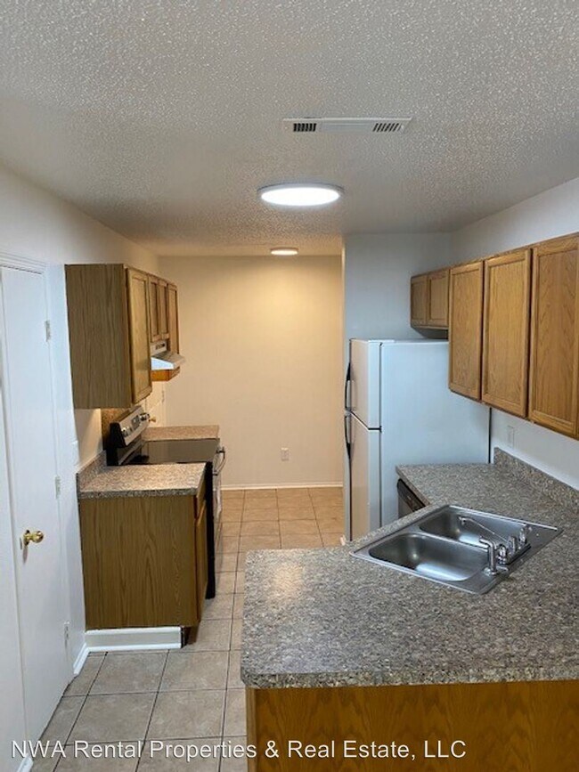 Building Photo - 3 br, 2 bath House - 835 Erika Ave
