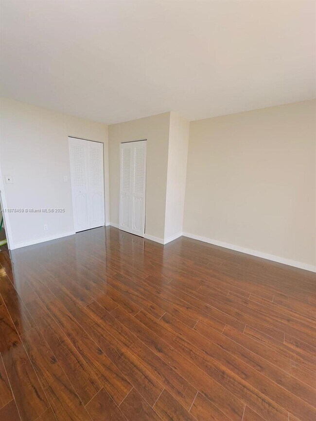 Foto del edificio - 800 Parkview Dr