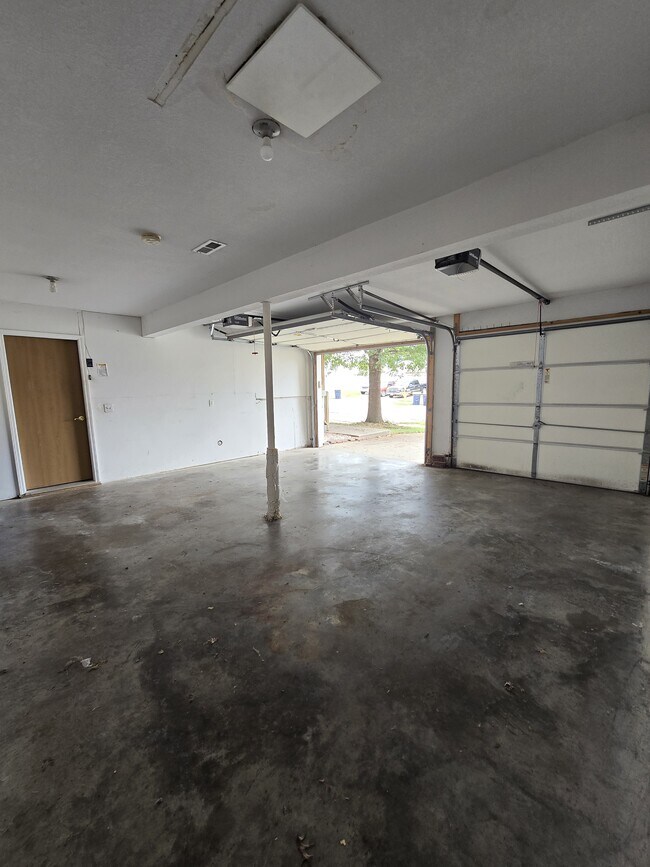 10700 N Kenwood Ave, Kansas City, MO 64155 Townhome Rentals in Kansas