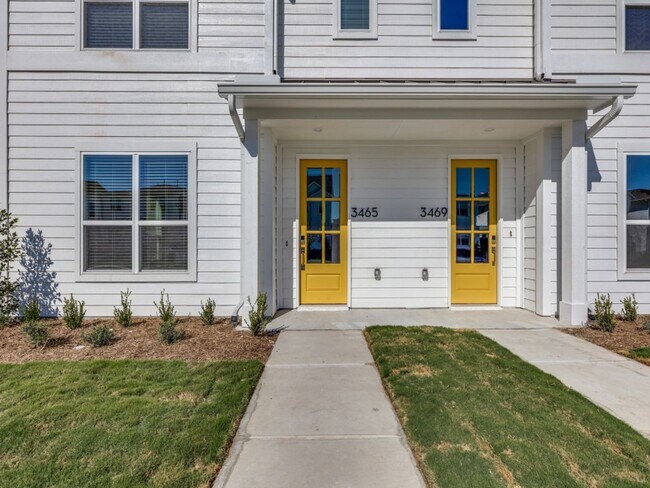 Building Photo - Modern 3 Bedroom, 2.5 Bath Townhome in a G...