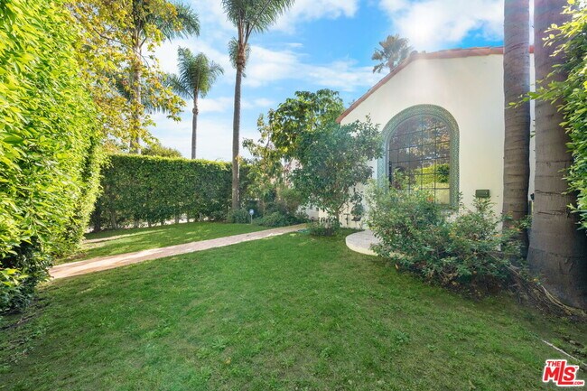 Foto del edificio - 441 Flores St