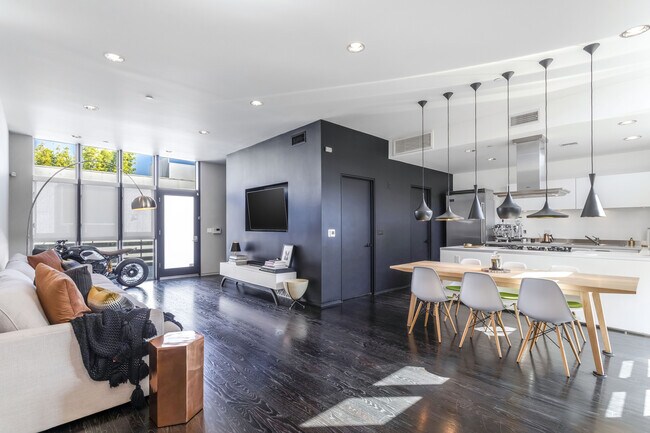 Foto del edificio - 825 Kings Rd