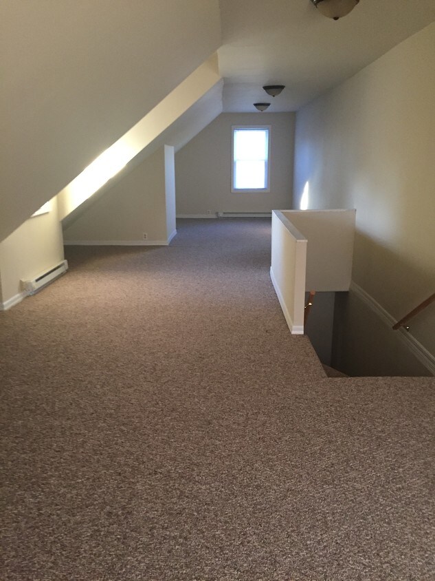 299 Norwood Ave, Cranston, RI 02905 Townhome Rentals in Cranston RI